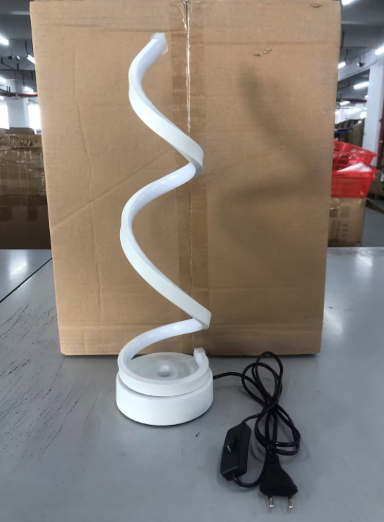 5bade49d-319a-4ebc-850b-5f7d00ffbab8.jpg Table lamp