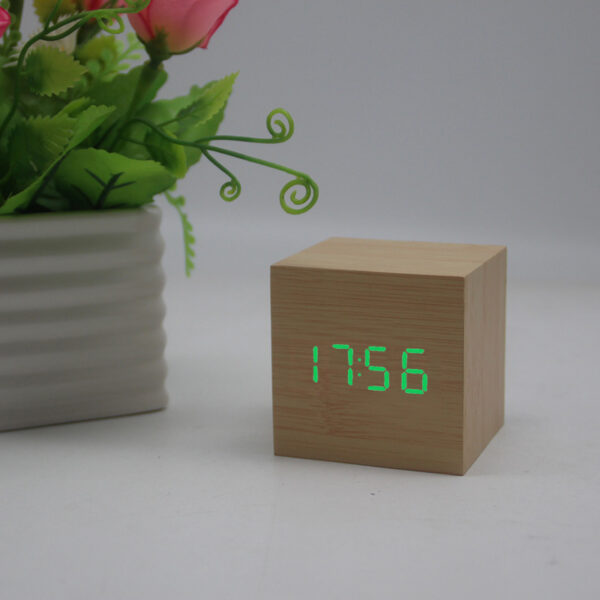 e0284ca3-54d5-4a76-9c93-5f6f17fa4f73.jpg Minimalist Cube shaped sound-sensitive wooden digital clock with temperature display
